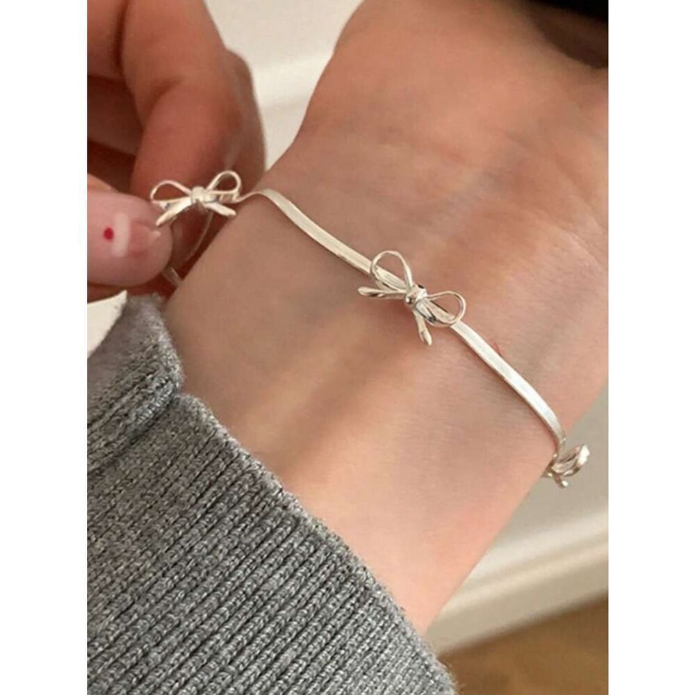 Silver Bow Accent Bracelet A1836